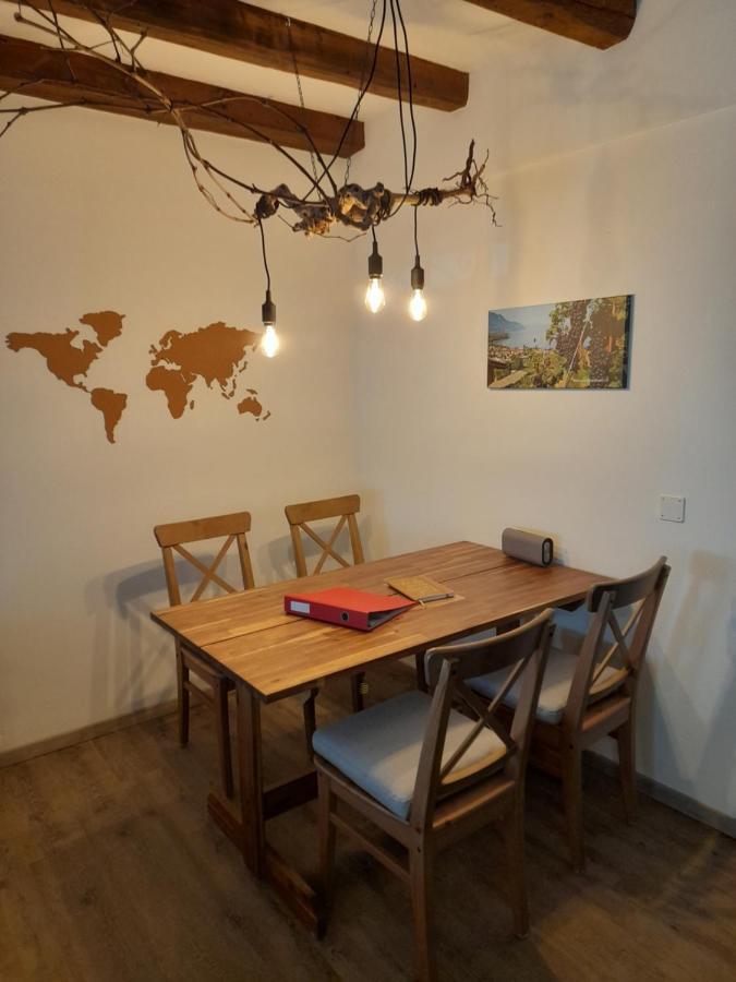 Studio Chez Un Vigneron Au Village Au 2Eme Etage Sans Ascenseur Villeneuve Luaran gambar